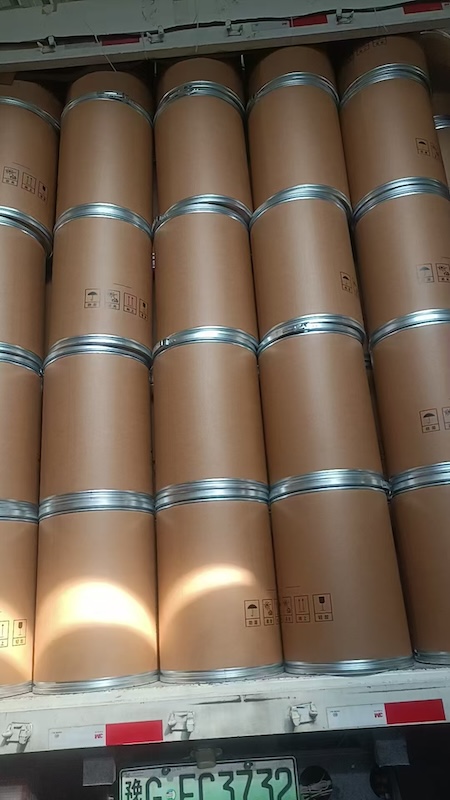 鐵箍紙板桶發(fā)貨現場，新鄉(xiāng)市博輝包裝專注生產鐵箍紙板桶